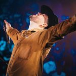 Yo no buscaba a nadie cuando te vi, algo me dijo acércate es para ti. Supe al instante que eras señal de Dios que al mirarnos tan solo nos presentó. Desde entonces no se me ocurre ninguna idea más que quererte…”, dice parte de la romántica letra del sencillo.